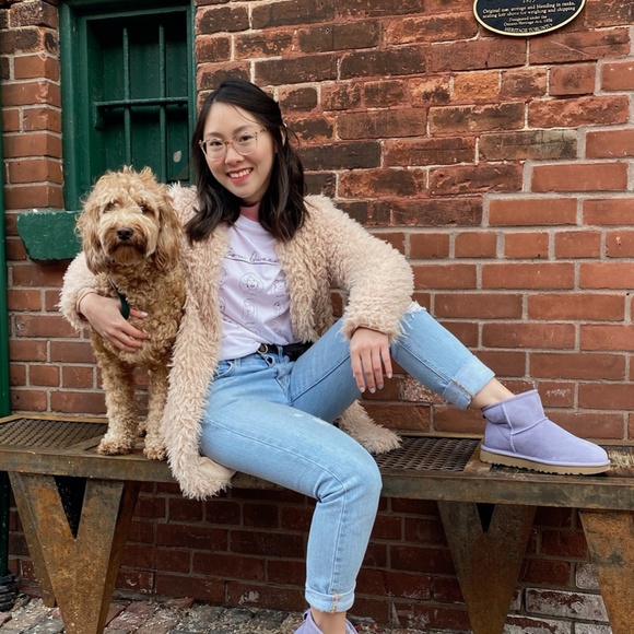 Female Founders in Beauty Luxury Graphic Tee - Inclusive sizing: XS - XXXL - Picture 2 of 6